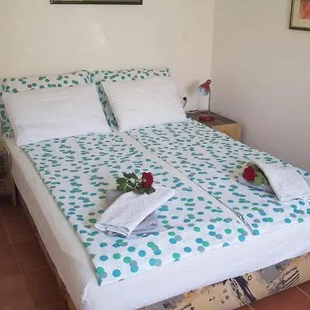 Katarina Apartman Sutivan